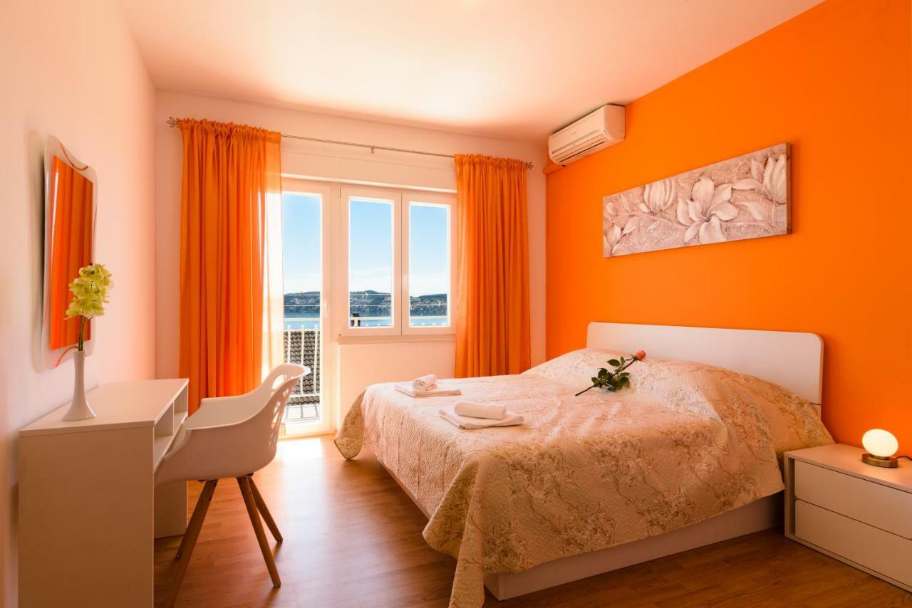 Accommodation Mamut Trogir Exteriör bild