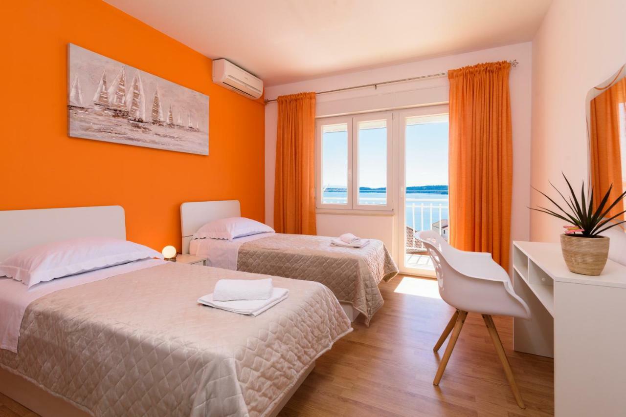 Accommodation Mamut Trogir Exteriör bild